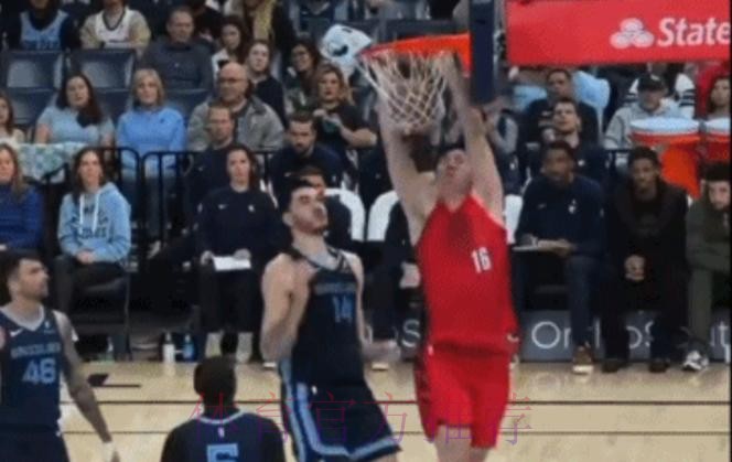 克林根击地助攻 西索科切入双手挂扣 克林根击地助攻 西索科切入双手挂扣